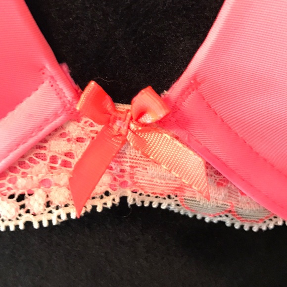 Clearance Victoria's Secret bra avail until Jan 10 - Picture 3 of 6